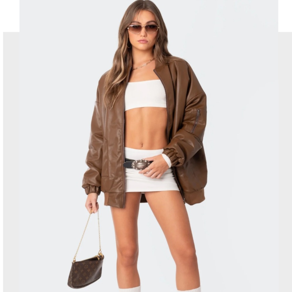 Brown Bomber Jacket with Ribbed Cuffs and Insulation